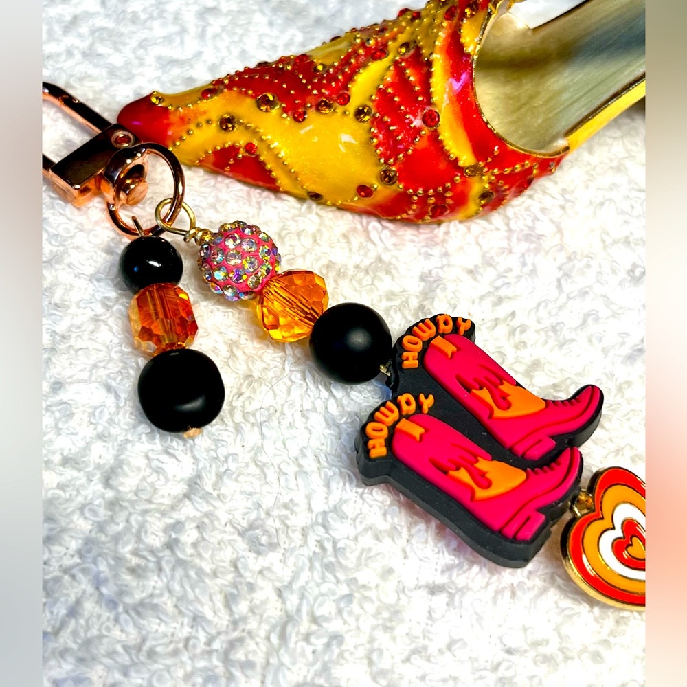 🐄🤠stunning colors on a funky key fob -zipper pull-purse charm/cowgirl bling